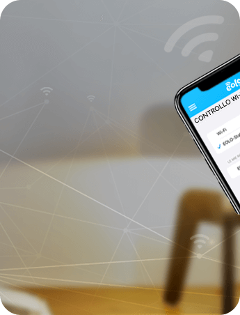 tecnico che controlla il wifi EOLO