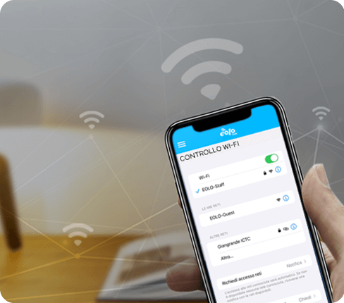 tecnico che controlla il wifi EOLO